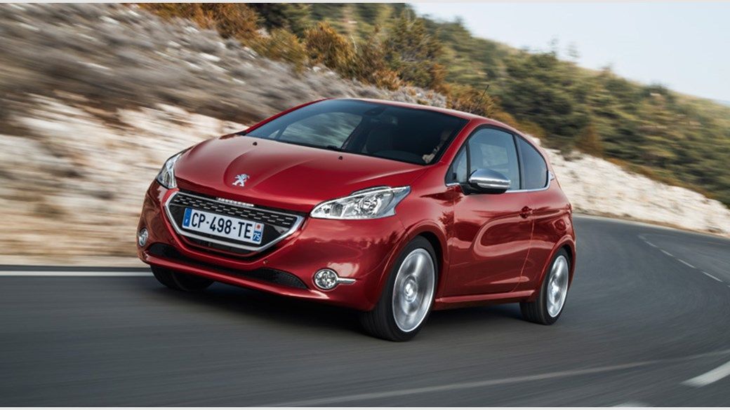 PEUGEOT 208
